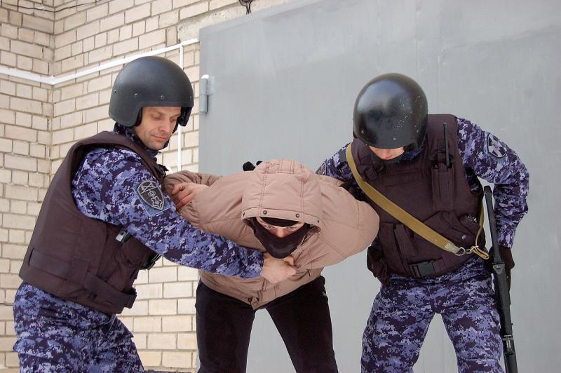 В Кировской области росгвардейцы задержали дебоширов в больнице и кафе