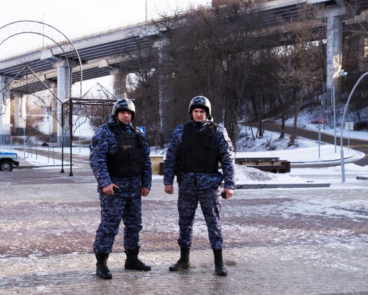 Потерявшему сознание мужчине оказали помощь росгвардейцы в Воронеже