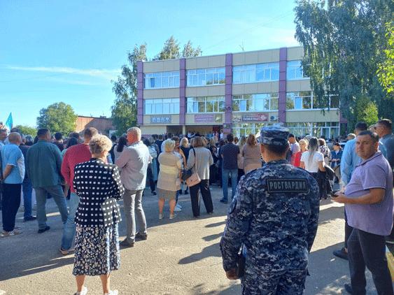 Ульяновские росгвардейцы обеспечили безопасность школьников в День знаний