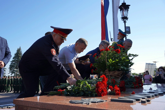 В Ульяновске начальник территориального управления Росгвардии принял участие в митинге-реквиеме, посвященном Дню солидарности в борьбе с терроризмом