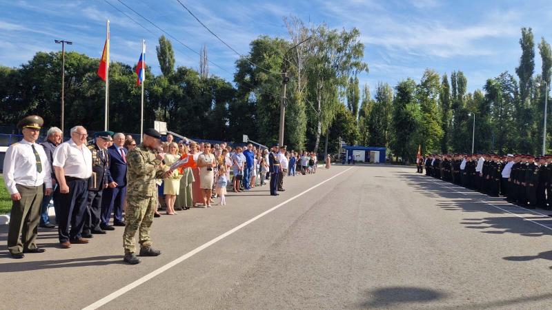 Спецназ Росгвардии в Воронеже поздравил воспитанников кадетского корпуса с Днём Знаний