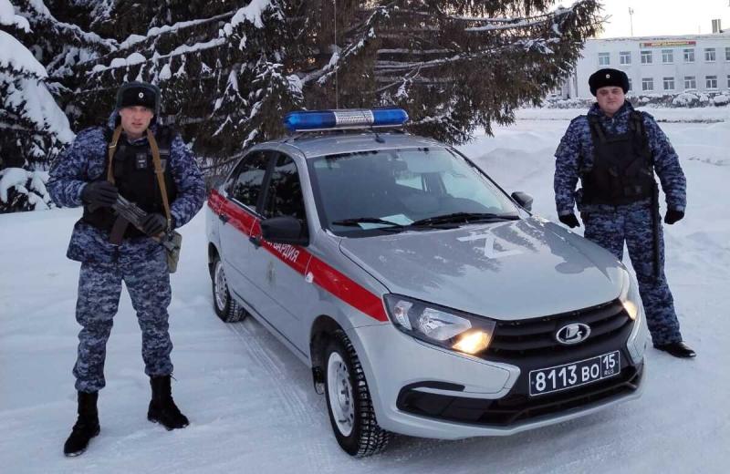 Росгвардейцы задержали на Урале подозреваемых в хищении денег у пожилой женщины