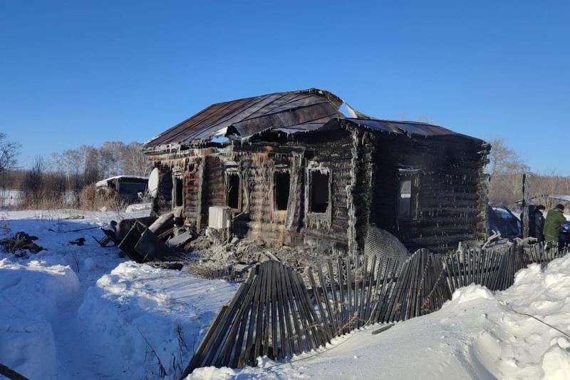 Мать с двумя детьми погибла в пожаре в поселке под Новосибирском