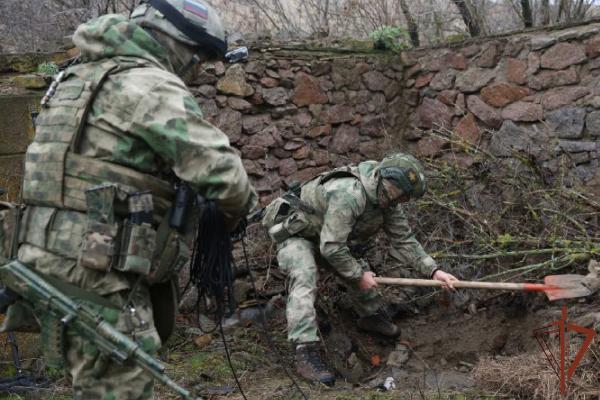 Местный житель рассказал росгвардейцам о зверствах ВСУ и помог обнаружить крупный схрон противника (ВИДЕО)