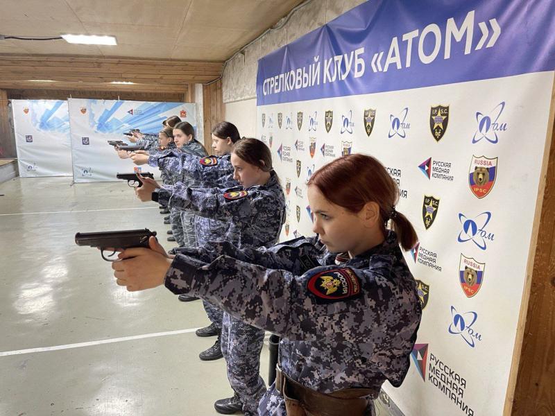 В Подмосковье курсанты патриотического движения Росгвардии «Гвардейская смена» приняли участие в занятиях по учебной стрельбе