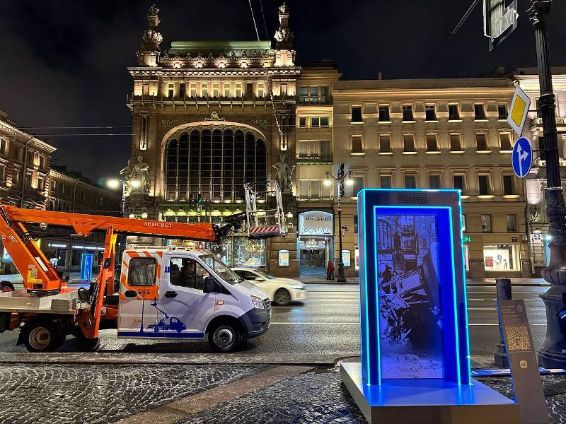 В Петербурге появились двери с архивными фотографиями блокадного Ленинграда