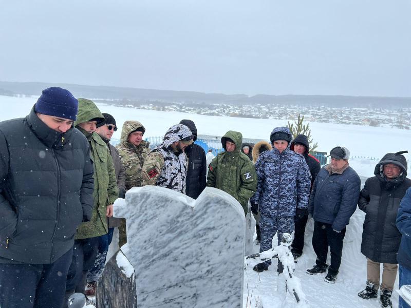 В Альметьевске сотрудники и ветераны вневедомственной охраны Росгвардии почтили память коллег, погибших при исполнении служебных обязанностей