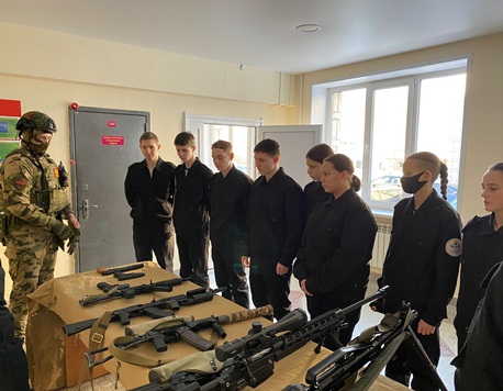 Воспитанники школы Олимпийского резерва побывали в гостях у бойцов ульяновского спецподразделения Росгвардии
