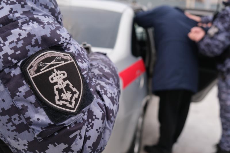 В КУРСКЕ СОТРУДНИКИ РОСГВАРДИИ ЗАДЕРЖАЛИ ПОДОЗРЕВАЕМОГО В СОВЕРШЕНИИ УБИЙСТВА