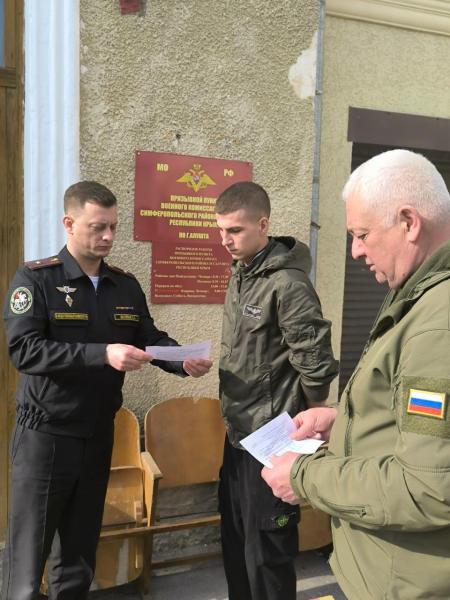 Военные следователи провели в Алуште проверку лиц, не вставших на воинский учет