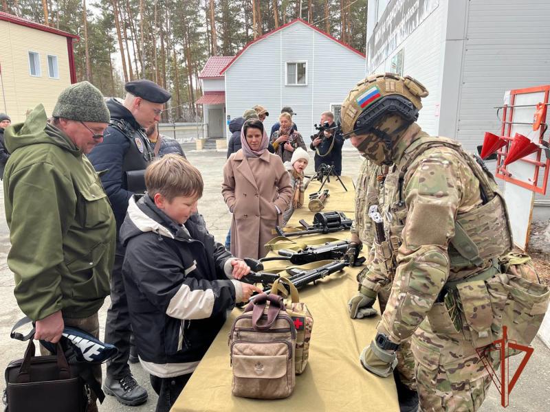 Сотрудники ОМОН на транспорте «Магистраль» провели день открытых дверей в честь 31-летия со дня образования отряда