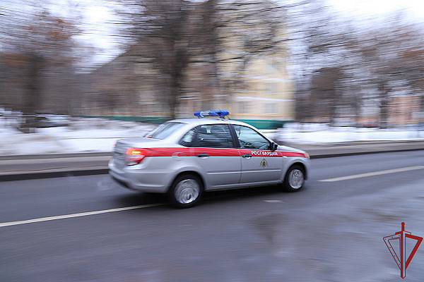 СТОЛИЧНЫЕ РОСГВАРДЕЙЦЫ ЗАДЕРЖАЛИ МУЖЧИНУ, УГРОЖАВШЕГО НОЖОМ ОППОНЕНТУ