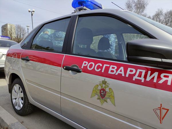 СОТРУДНИКИ РОСГВАРДИИ ПРЕДОТВРАТИЛИ ВОЗГОРАНИЕ АВТОМОБИЛЯ В МОСКВЕ