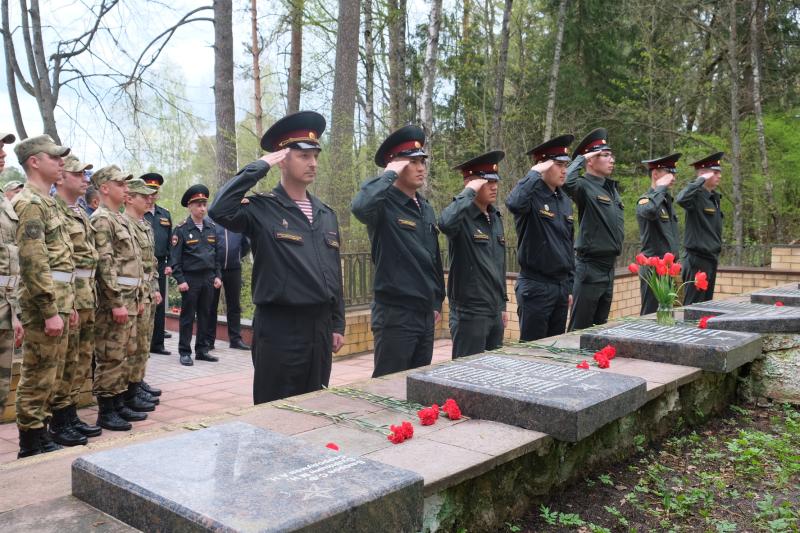 Росгвардейцы почтили память погибших защитников Отечества в Смоленской области