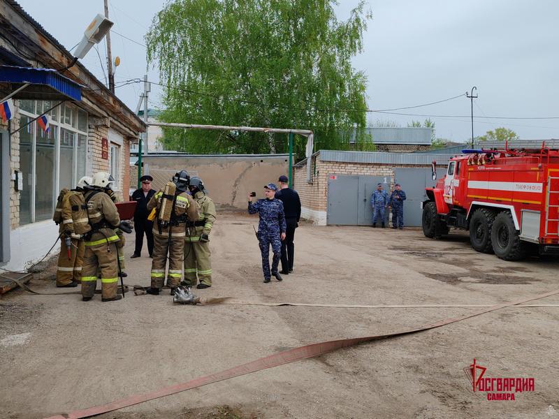 Совместные занятия сотрудников Росгвардии и МЧС прошли в Похвистнево