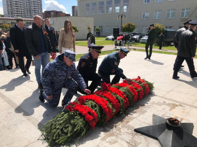 В Подмосковье росгвардейцы почтили память Героев Великой Отечественной войны и возложили цветы к мемориальным комплексам региона