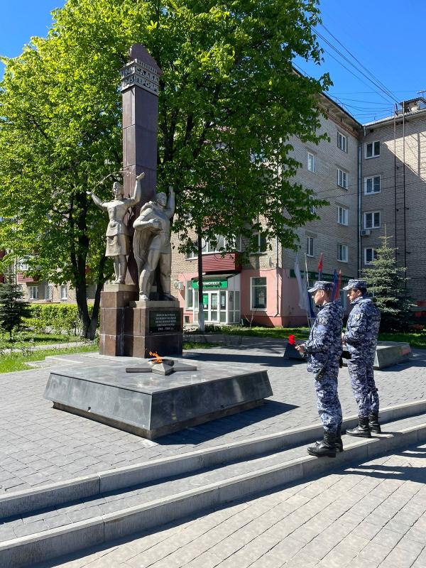 В Подмосковье росгвардейцы почтили память Героев Великой Отечественной войны и возложили цветы к мемориальным комплексам региона