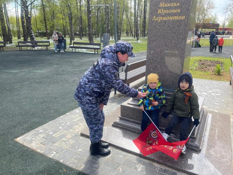 Солнечногорские росгвардейцы приняли участие в акции «Георгиевская ленточка»