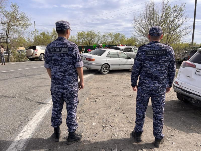 Тувинские росгвардейцы обеспечили безопасность во время Радоницы