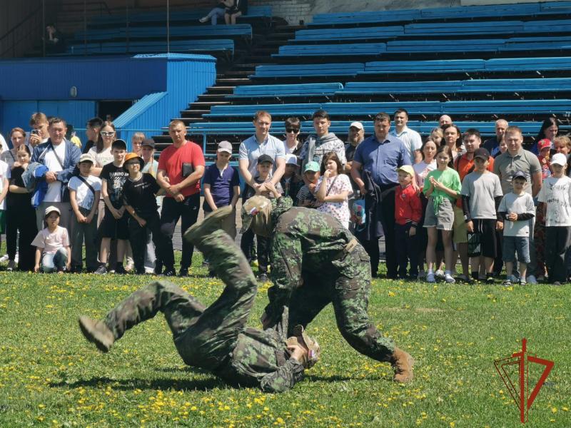 В ПРЕДДВЕРИИ ДНЯ ЗАЩИТЫ ДЕТЕЙ РОСГВАРДЕЙЦЫ ПРИНЯЛИ УЧАСТИЕ В ПРОВЕДЕНИИ ПРАЗДНИЧНОГО МЕРОПРИЯТИЯ ДЛЯ МАЛЕНЬКИХ ИРКУТЯН