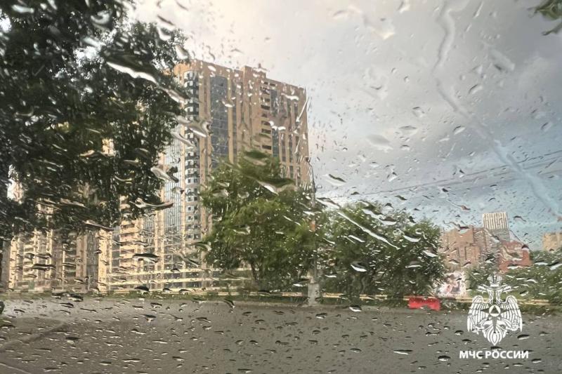 Ливни, град и шквалистый ветер: штормовое предупреждение объявили в Новосибирске
