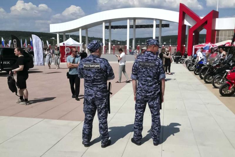 Росгвардия обеспечила безопасность празднования Дня России в Кузбассе