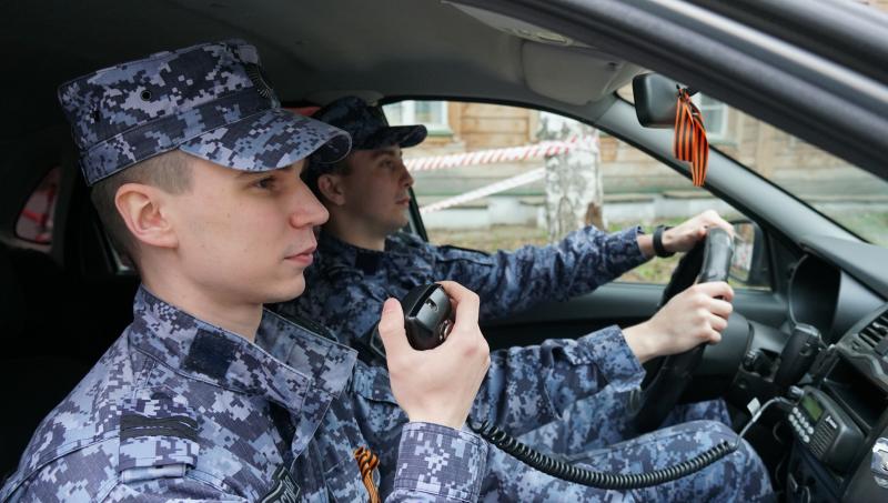 В Кирове росгвардейцы помогли пенсионеру, которому стало плохо на улице