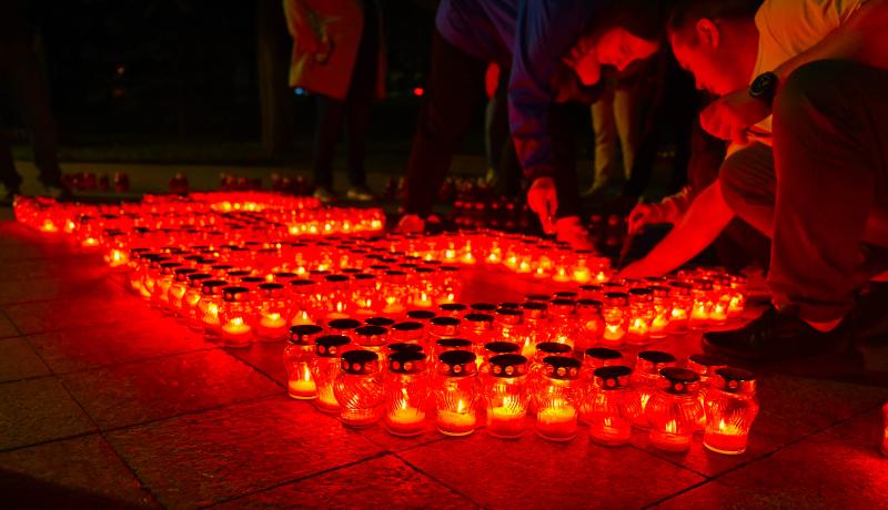 Несколько тысяч свечей зажгли в Ленинском округе в честь Дня памяти и скорби