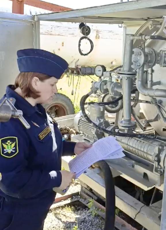 В Кузбассе судебные приставы приостановили работу газозаправочной станции