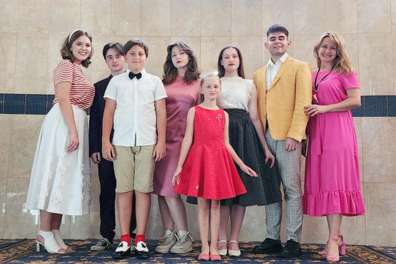 Юные таланты из Екатеринбурга представили истории уральских предпринимателей на Форуме «Россия 809»