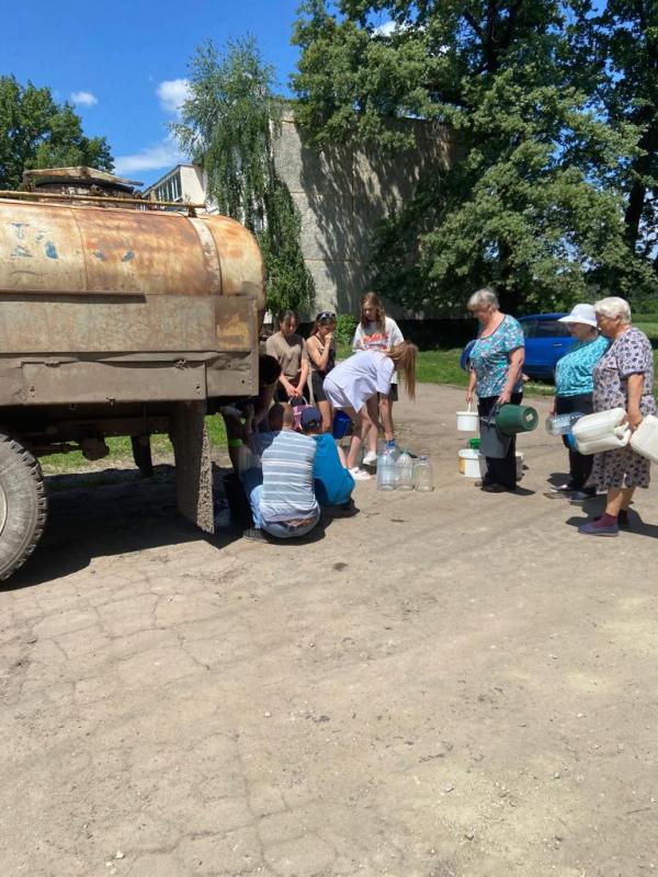 Невозможно даже постирать: больше десяти лет в воронежском поселке из кранов идет вода с грязью и песком