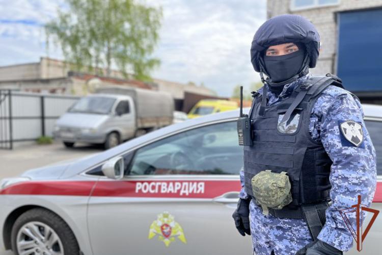 Сотрудники Росгвардии задержали подозреваемого в совершении кражи в Ярославле