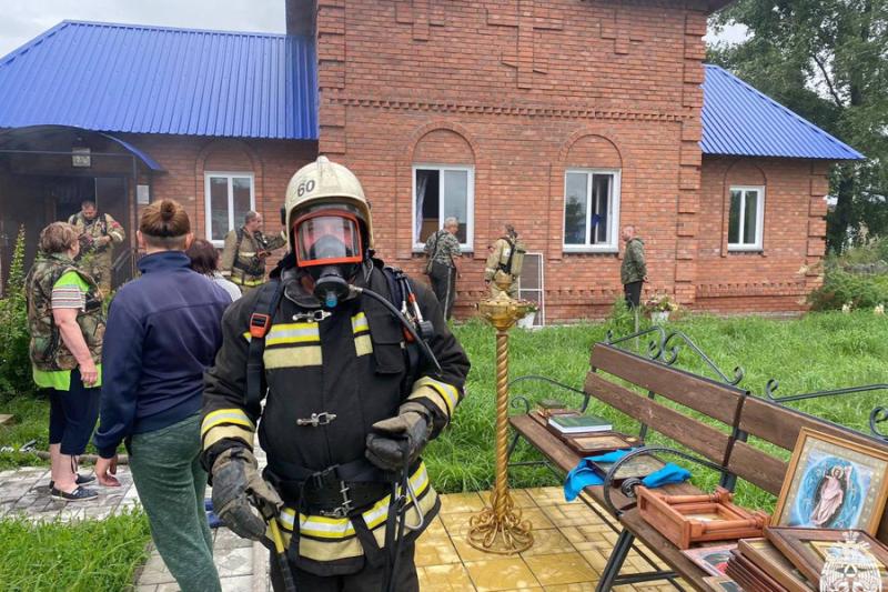 В Новосибирской области пожарные потушили возгорание в храме