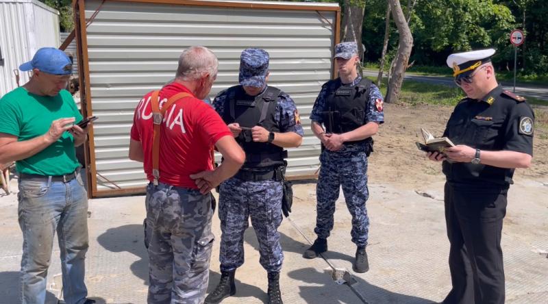 В Калининградской области продолжают ставить на воинский учет новых граждан России