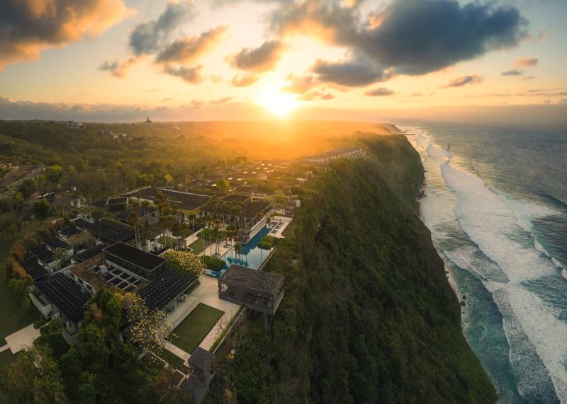 Балийский курорт Alila Villas Uluwatu отмечает свое 15-летие в экостиле