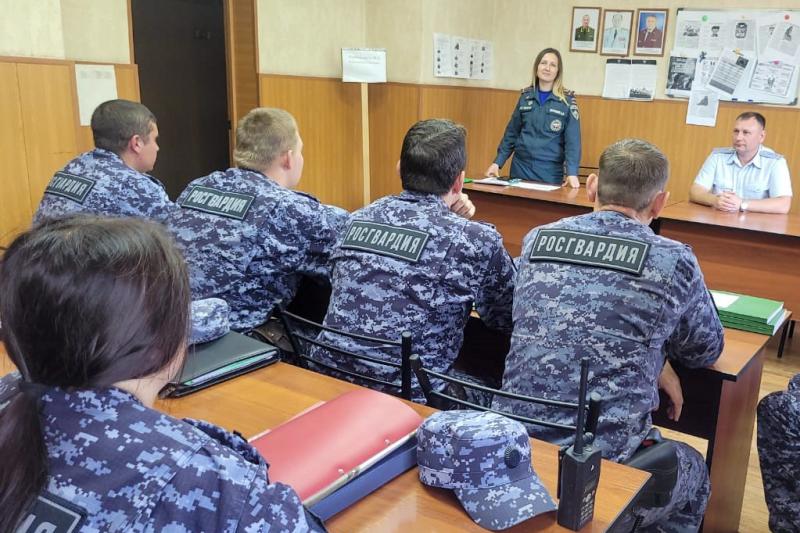 Кузбасским росгвардейцам напомнили о соблюдении безопасности на водоемах