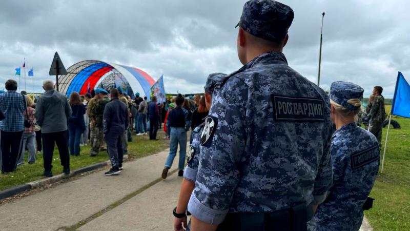 В Подмосковье сотрудники Росгвардии обеспечили правопорядок во время празднования Дня воздушно-десантных войск