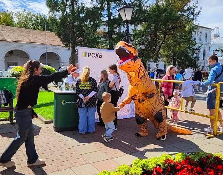 На День города костромичам подарили... дракона