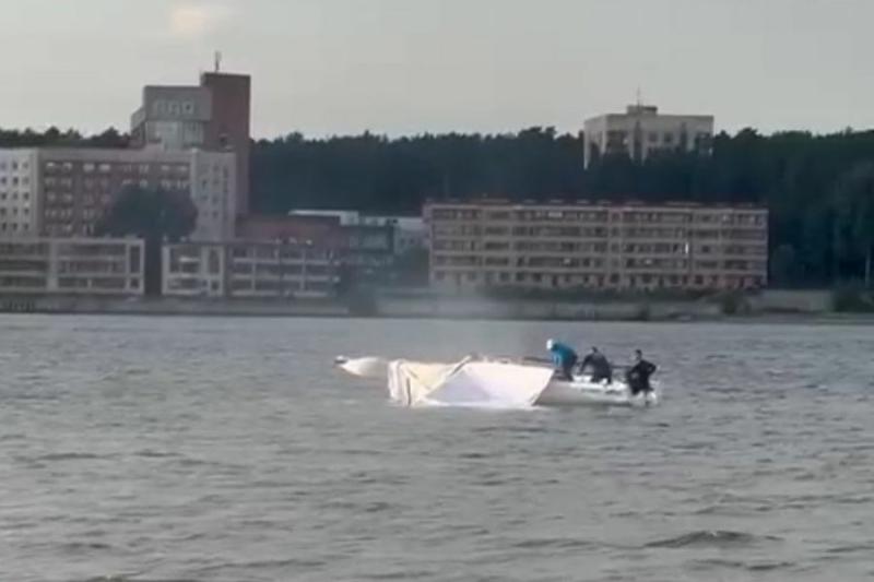 Яхта врезалась в опору ЛЭП в Бердском заливе ― город оказался обесточен