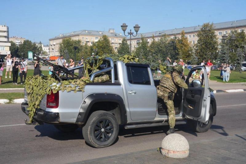 Сотрудники ОМОН «Пересвет» подмосковного главка Росгвардии организовали показательное выступление  для жителей и гостей Сергиева Посада.