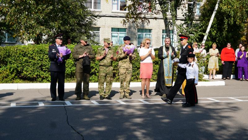 Росгвардейцы посетили праздничные мероприятия в честь Дня знаний в Брянске