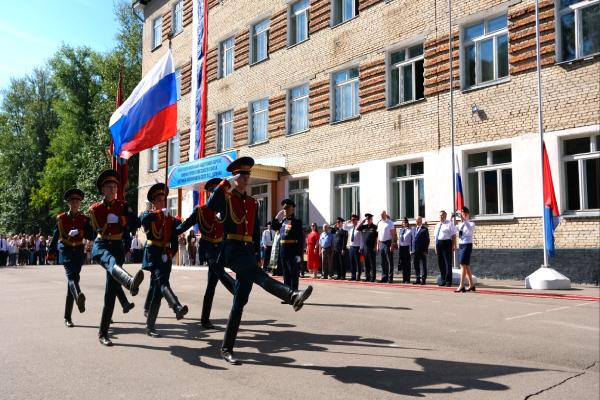 В День знаний росгвардейцы провели уроки мужества в школах города Тамбова