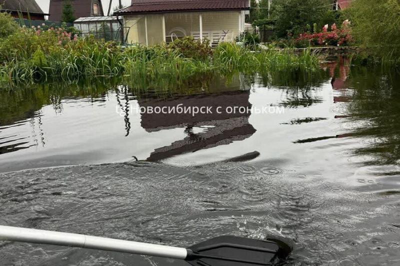 Службы контролируют ситуацию с подтоплением участков в Первомайском районе Новосибирска