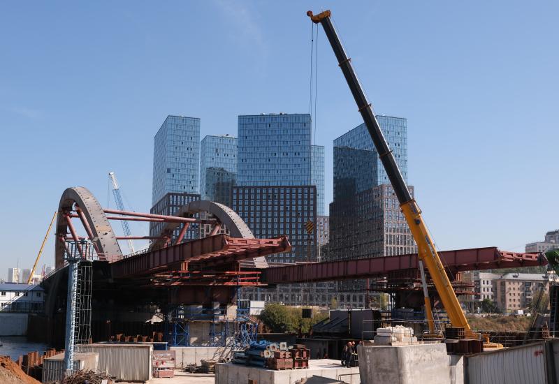 Мост в створе Берегового проезда пересек Москву-реку