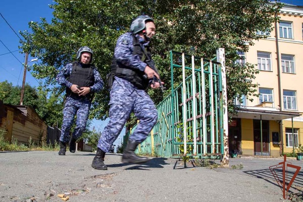 Росгвардейцы задержали вооруженного подростка в Челябинской школе