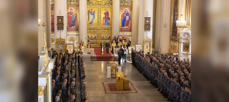 Генерал-полковник Алексей Воробьёв поздравил специальный моторизованный полк Росгвардии с присвоением почётного наименования 