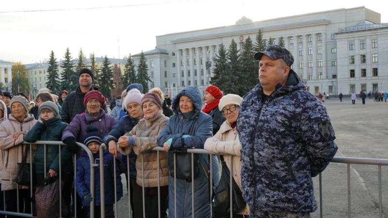 В Кирове росгвардейцы обеспечили общественный порядок во время концерта певицы Юты в поддержку участников СВО