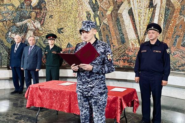 В День создания подразделения вневедомственной охраны молодые сотрудники Росгвардии торжественно приняли присягу в Саранске