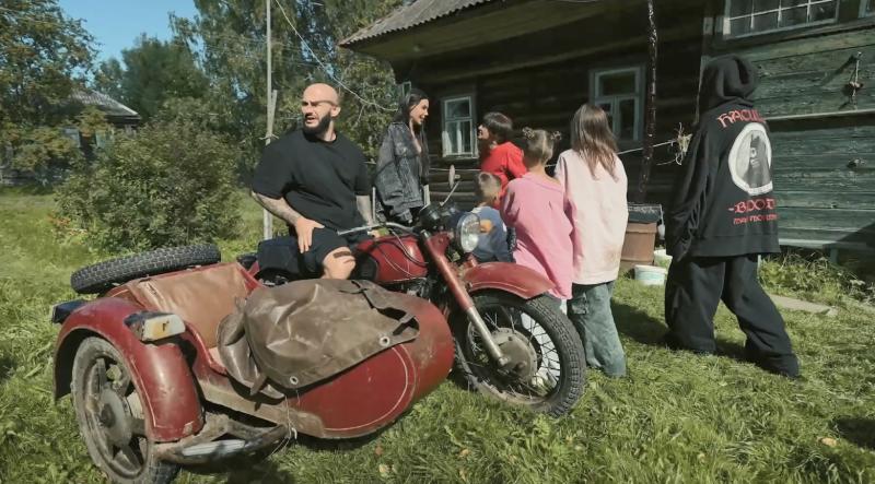 «Он предлагает дать по заднице»! Джиган покажет, как воспитывает сына, в новом реалити «Большое переселение» на ТНТ