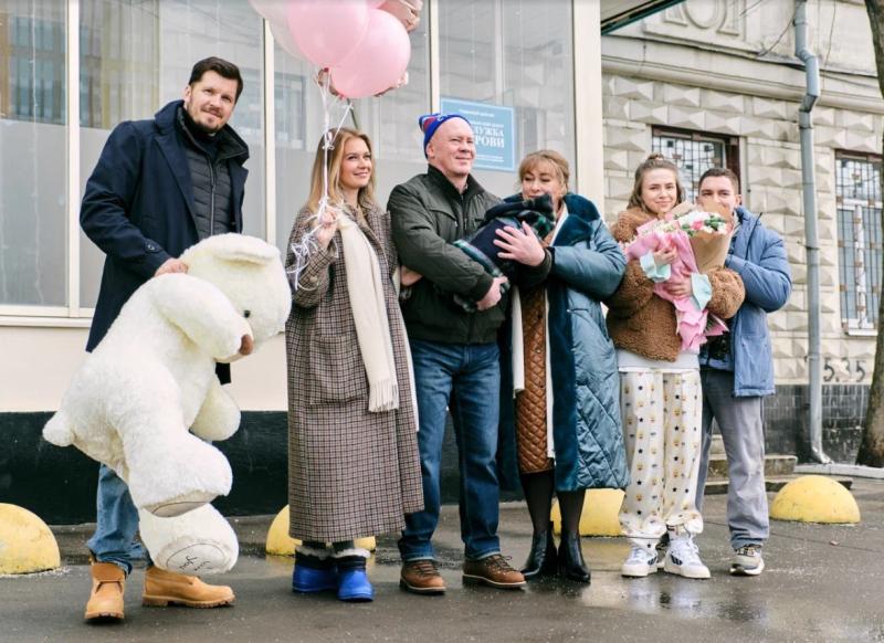 День семьи: сегодня на ТНТ выходят «Праздники» и «Макрон»